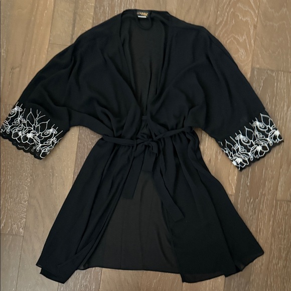 Seductive wear Black Sexy Lace Embroidered Babydoll and Robe Set - Picture 8 of 13